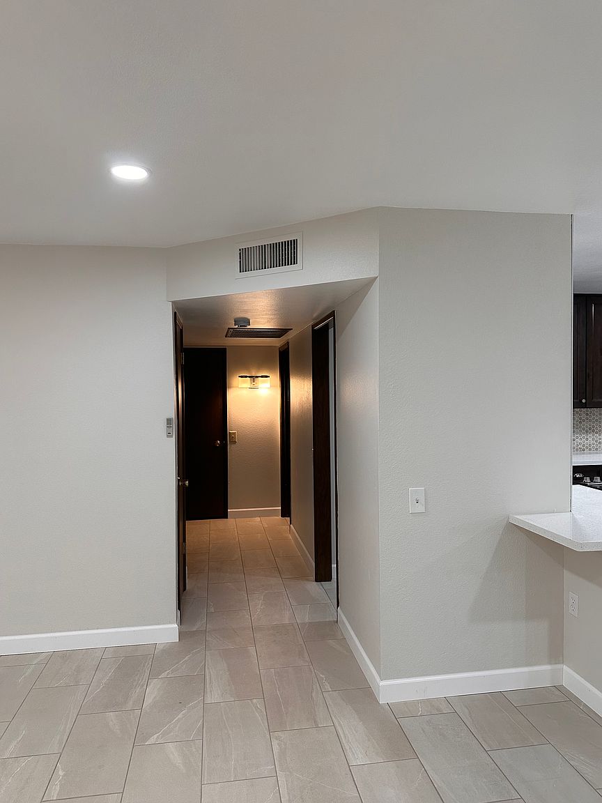 10021 W Coggins Dr photo 5