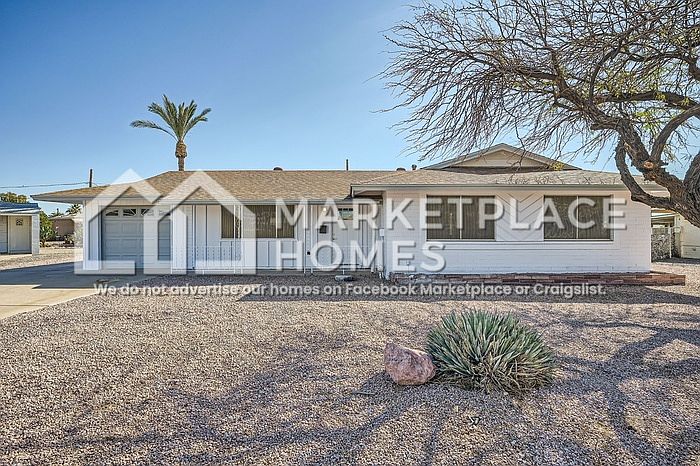 12021 N Riviera Ct Sun City, AZ 85351 photo 2