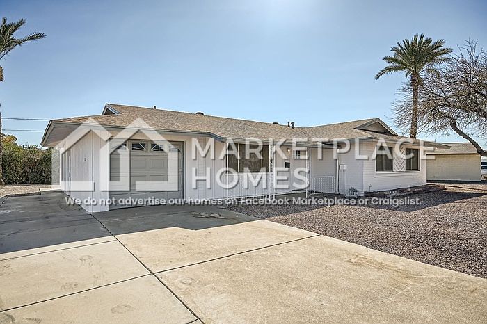 12021 N Riviera Ct Sun City, AZ 85351 photo 3