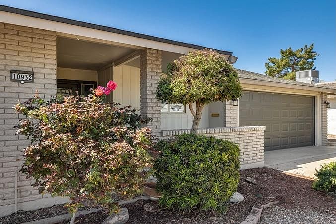 10932 W Tropicana Cir photo 2