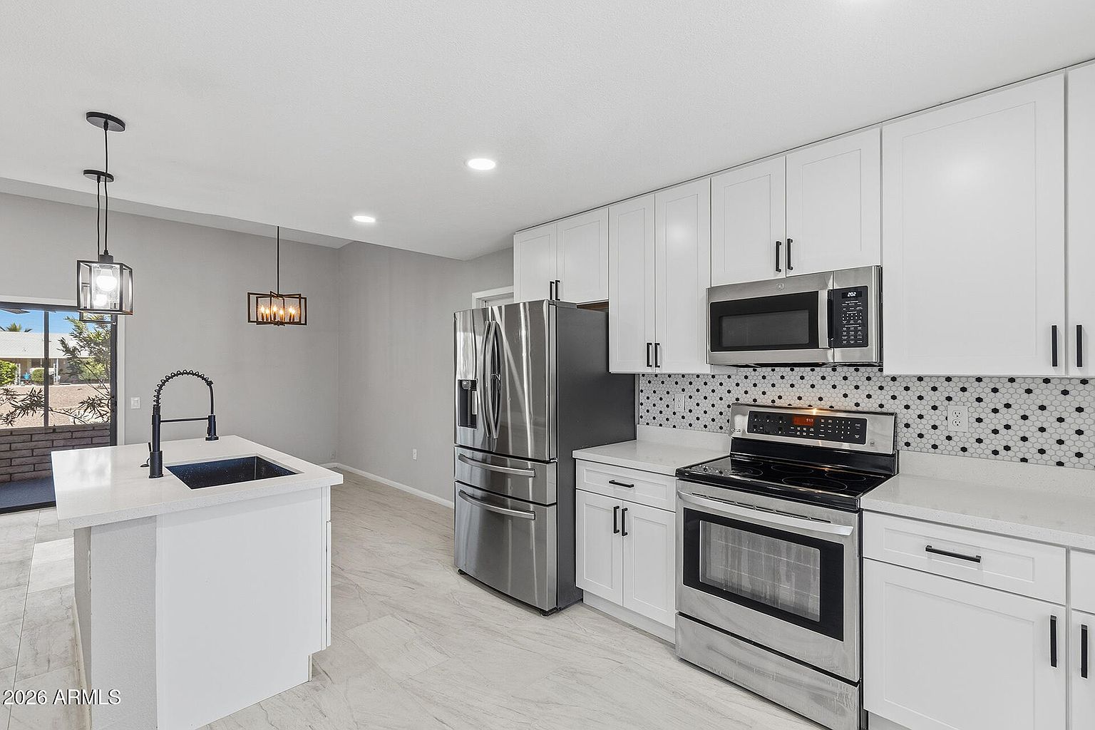 16817 N Meadow Park Dr Sun City, AZ 85351 photo 2