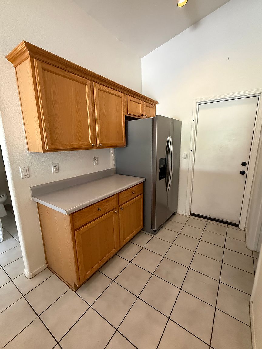 7406 W Emile Zola Ave photo 4