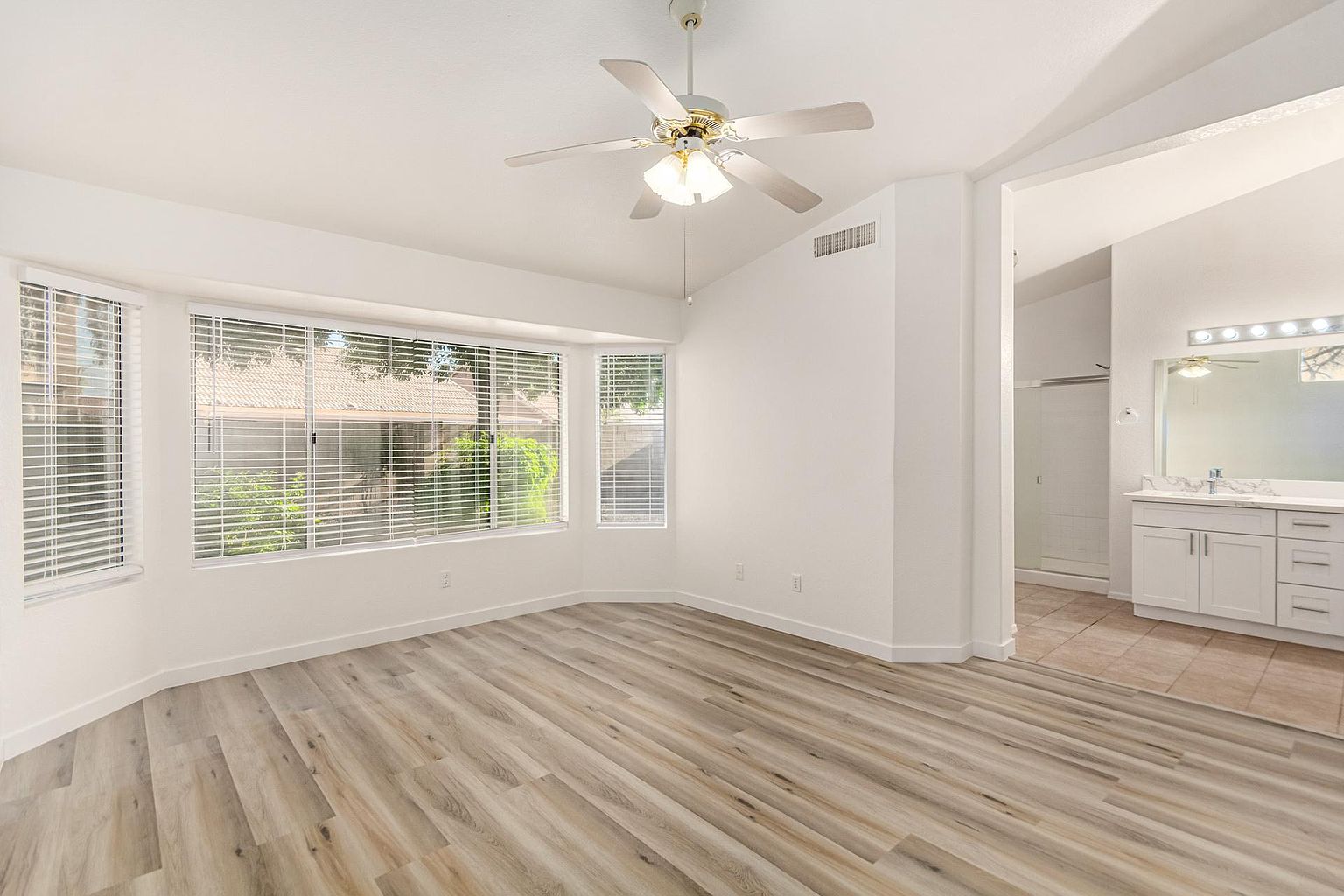 4111 W Camino Vivaz photo 4