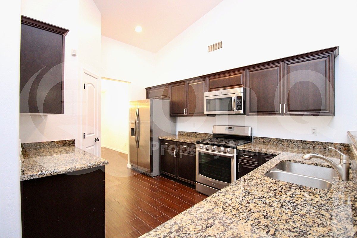3740 W Charlotte Dr photo 3