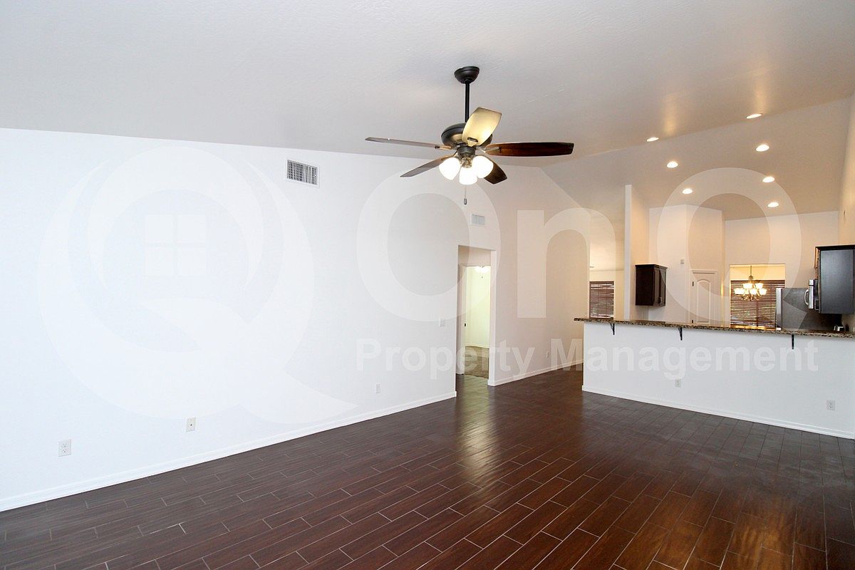 3740 W Charlotte Dr photo 4