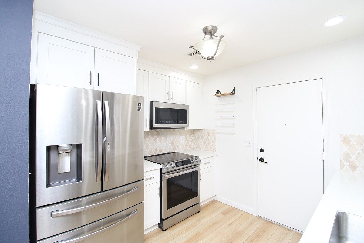 22623 N 31st Dr photo 4