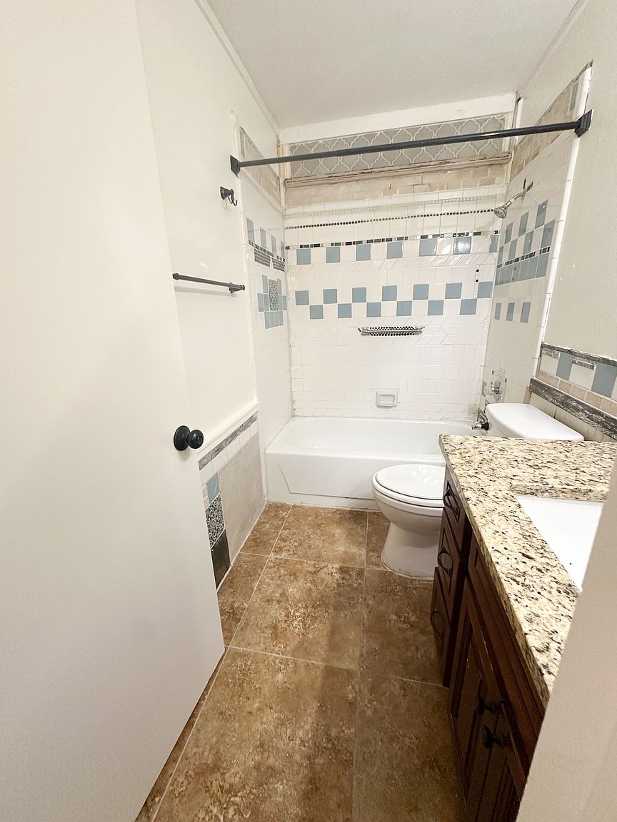 3025 W Irma Ln photo 5