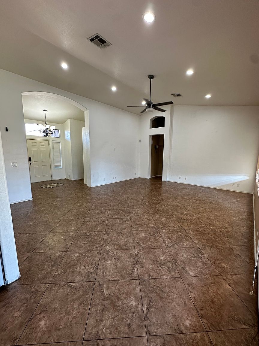 4009 W Irma Ln photo 5