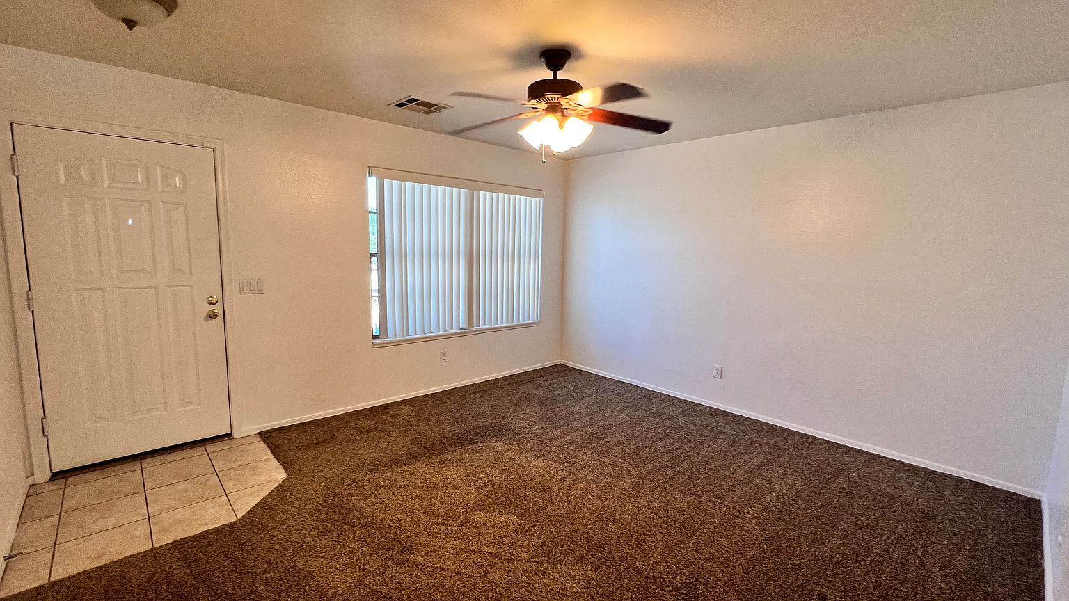 3041 W Horsham Dr photo 2