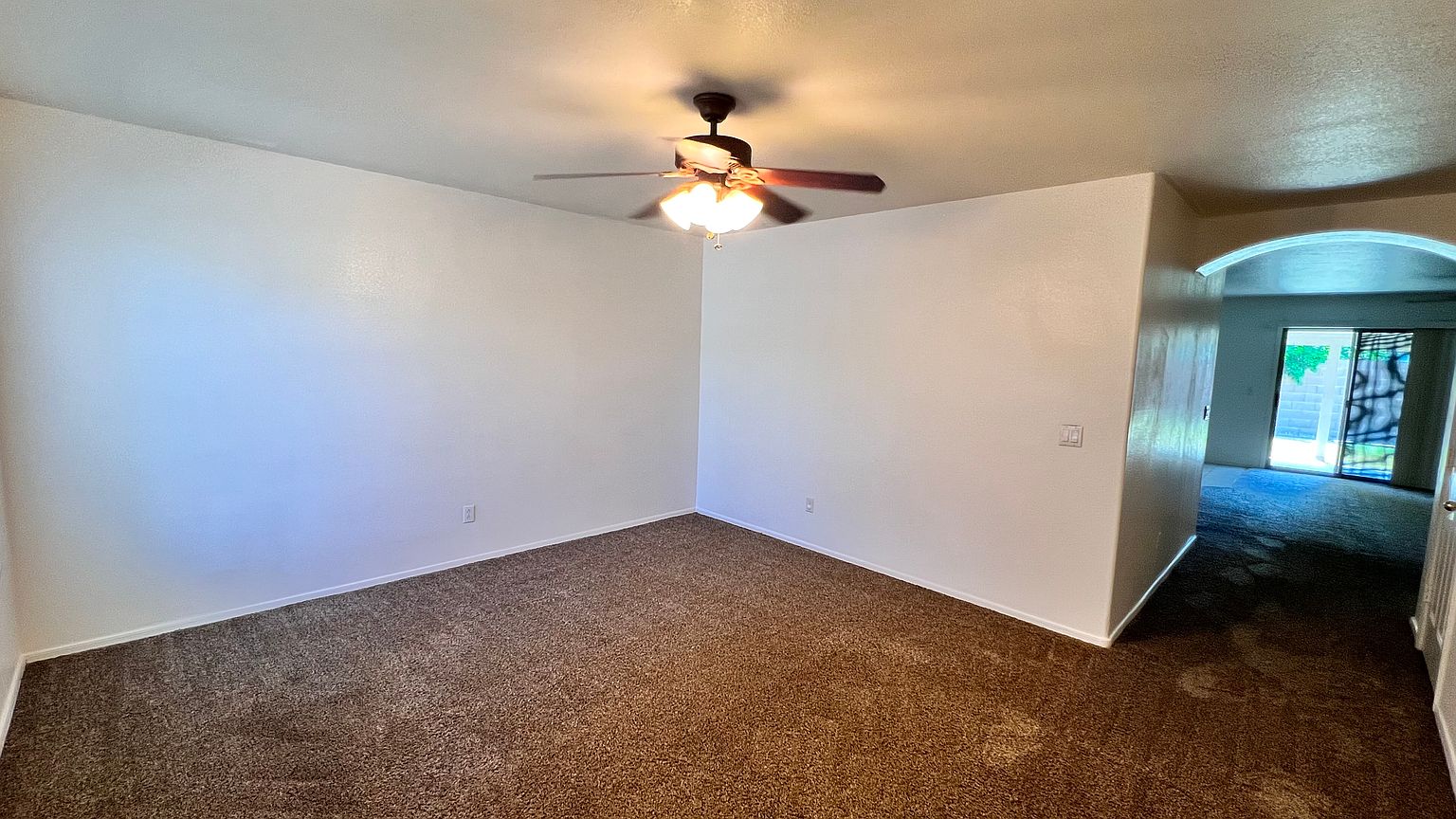 3041 W Horsham Dr photo 3