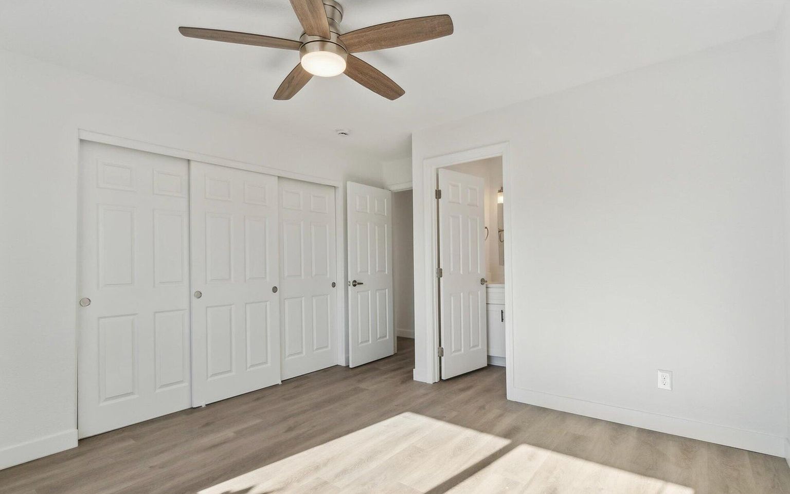 3121 W Libby St photo 4