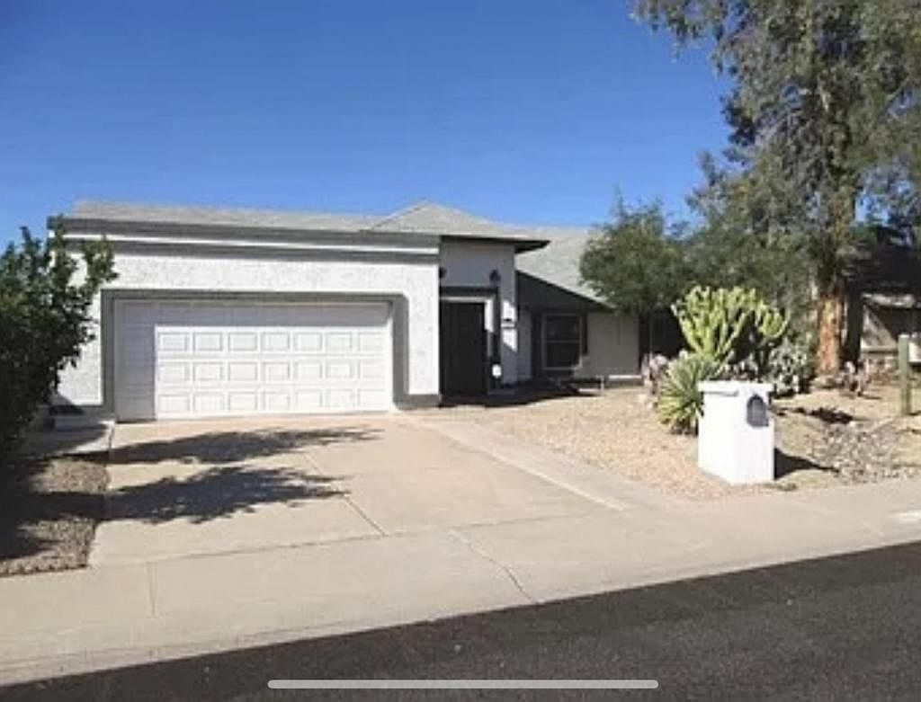 3250 W Helena Dr Phoenix, AZ 85053 photo 2