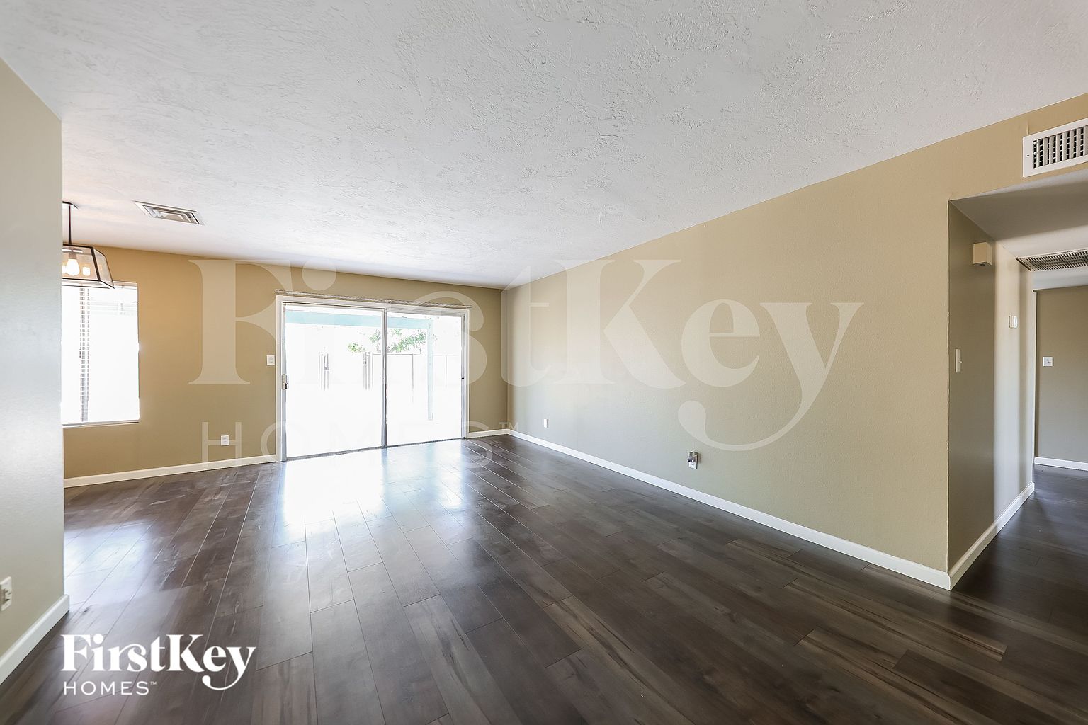 2915 W Danbury Dr Phoenix, AZ 85053 photo 3