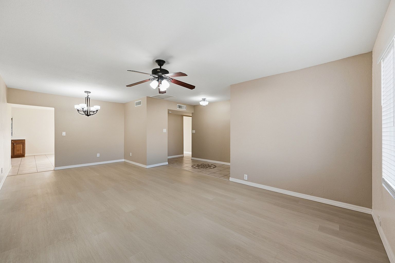13820 N 39th Ln photo 2