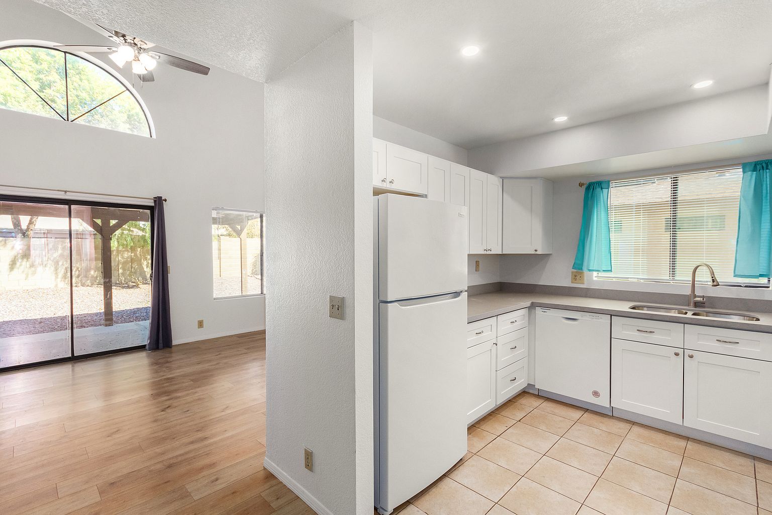 3748 W Carol Ann Way photo 2