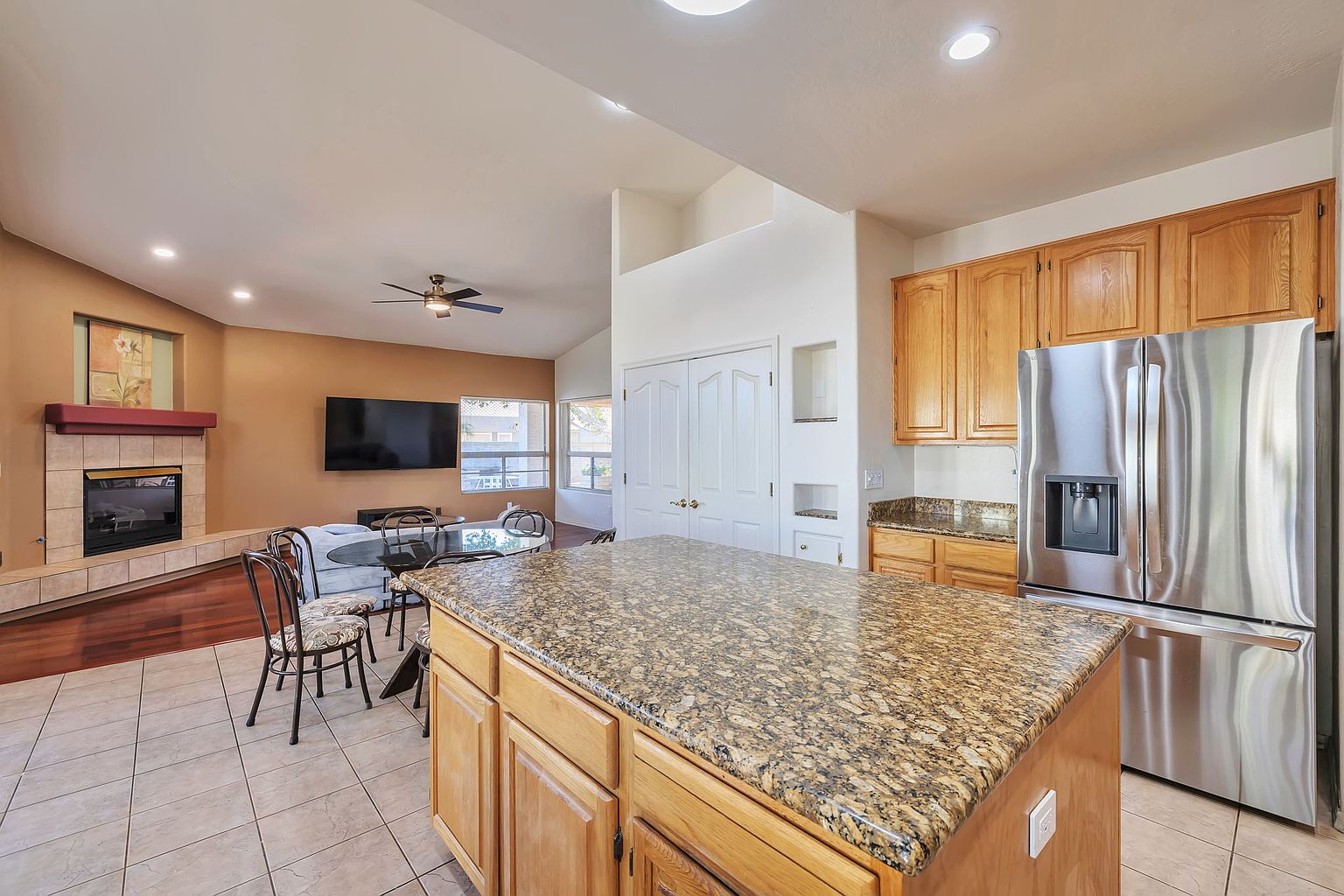 16015 N 37th Ave photo 4