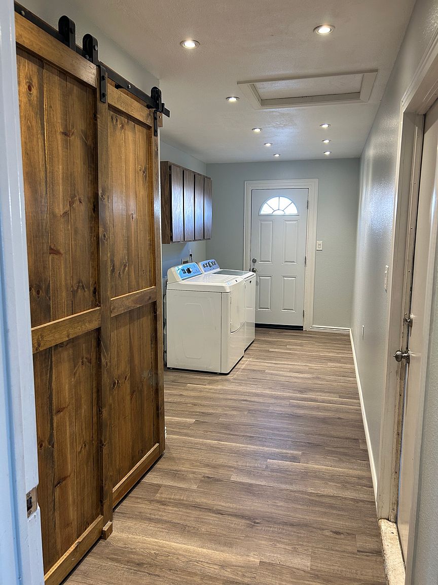 3742 W Sandra Ter photo 5
