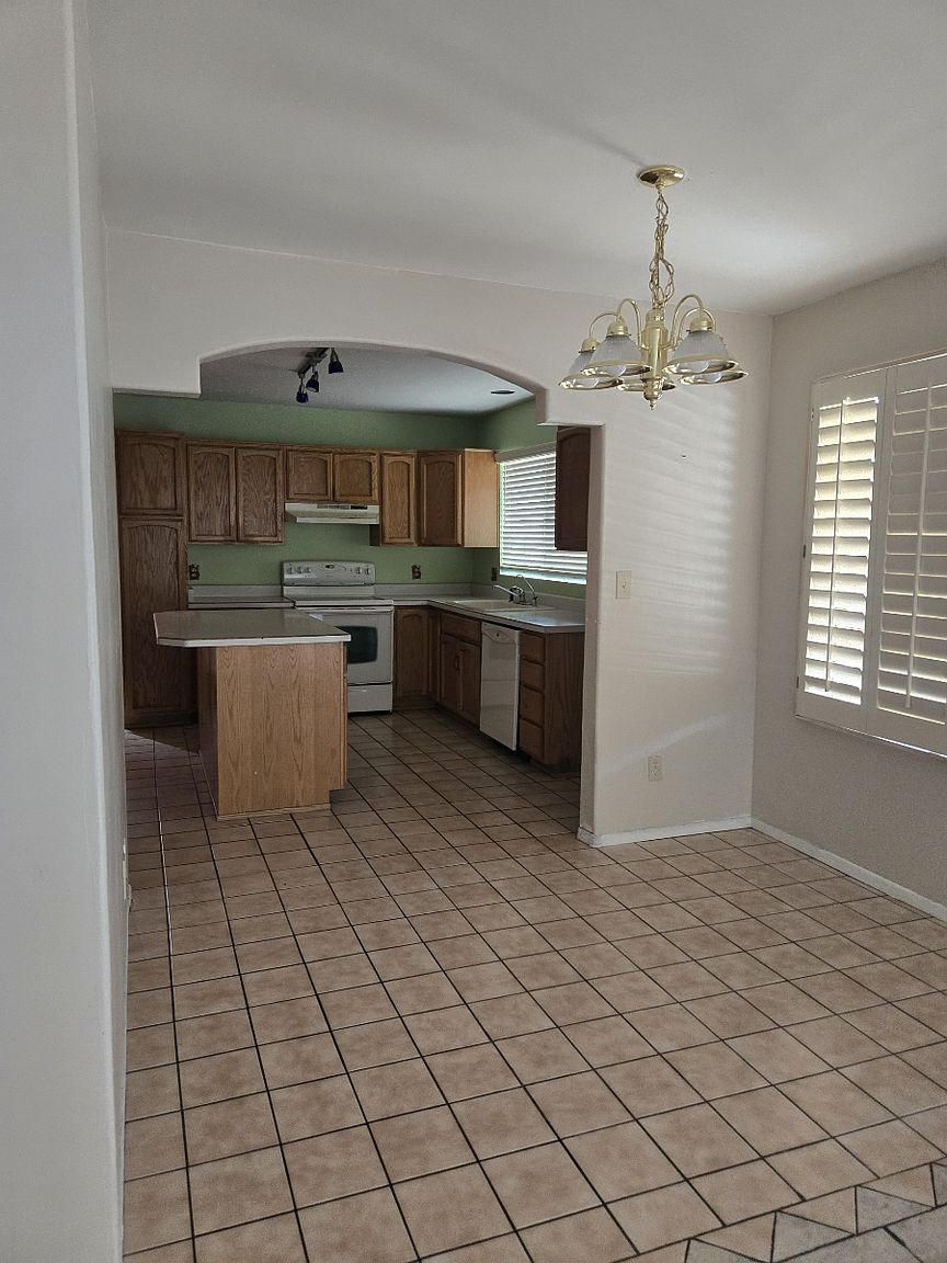 3614 W Charleston Ave photo 2