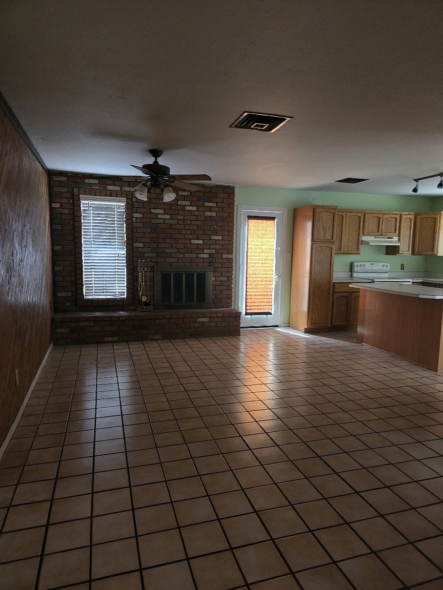 3614 W Charleston Ave photo 4