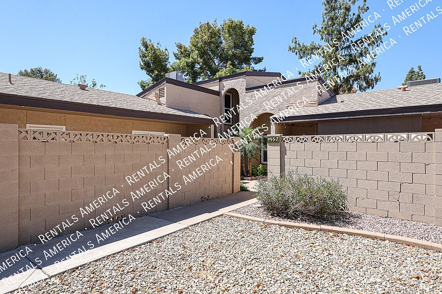4555 W Continental Dr Glendale, AZ 85308 photo 2