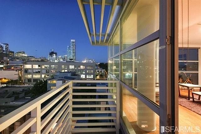 555 4th St photo 3
