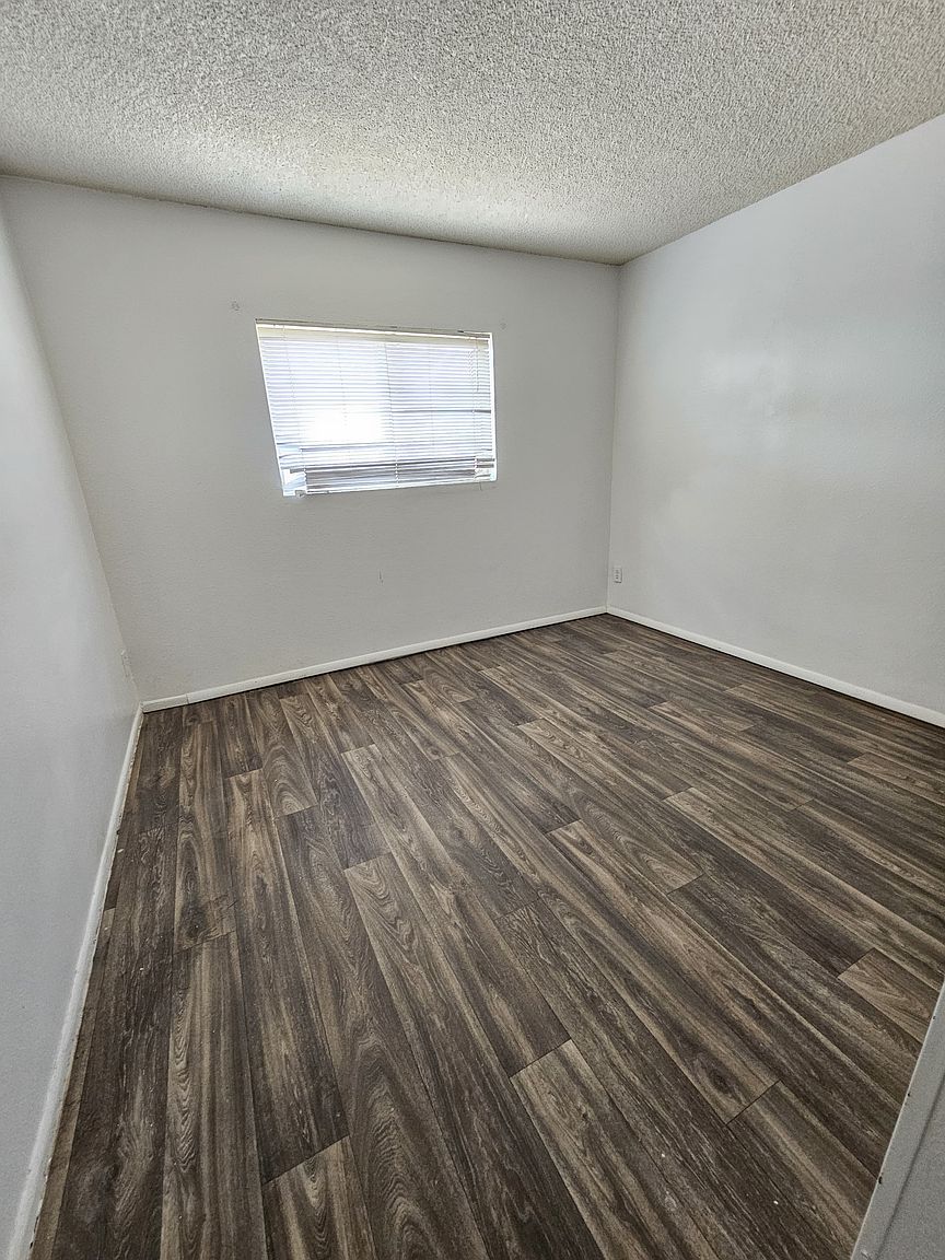 3135 W Acapulco Ln photo 3