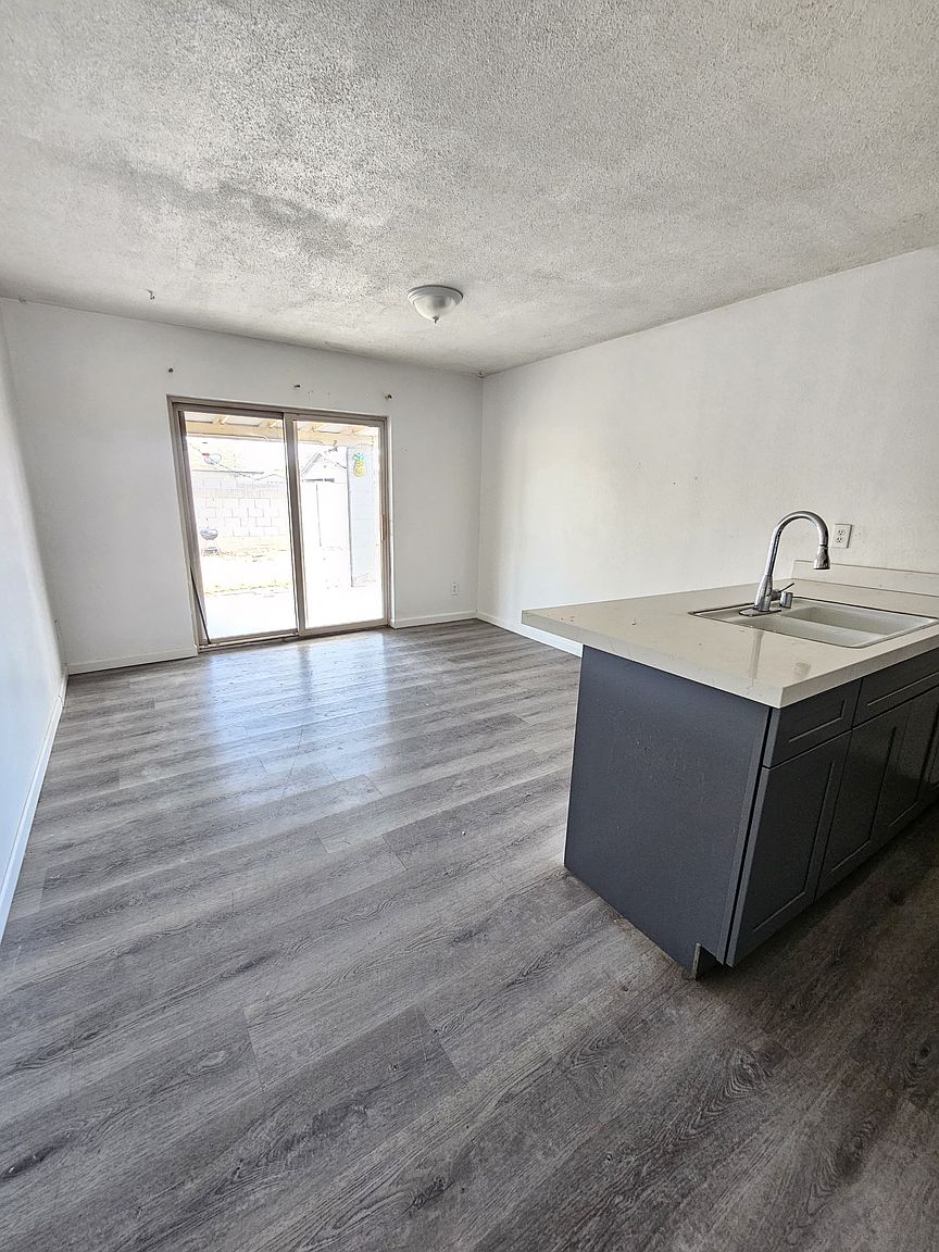 3135 W Acapulco Ln photo 4