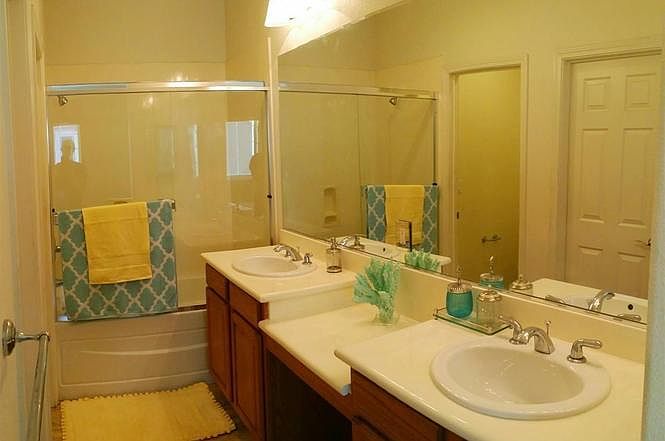 1026 Emerald Ter photo 2