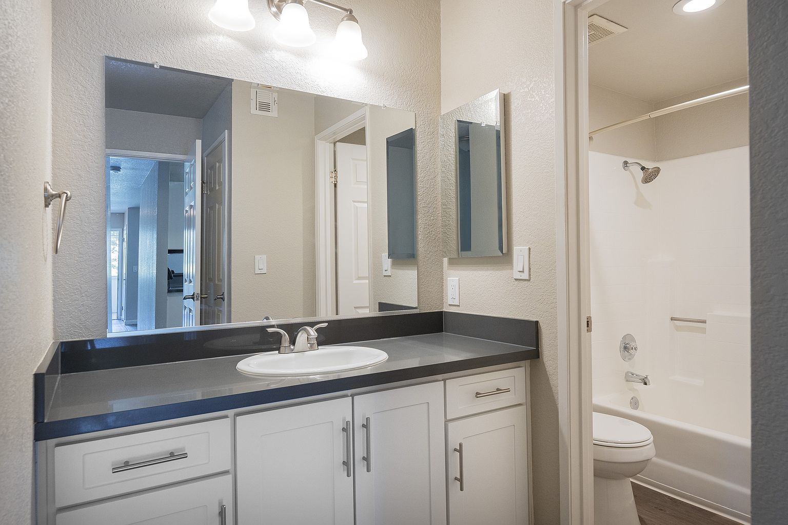 Apartments on Canyon Oaks Drive · Oakland photo 5