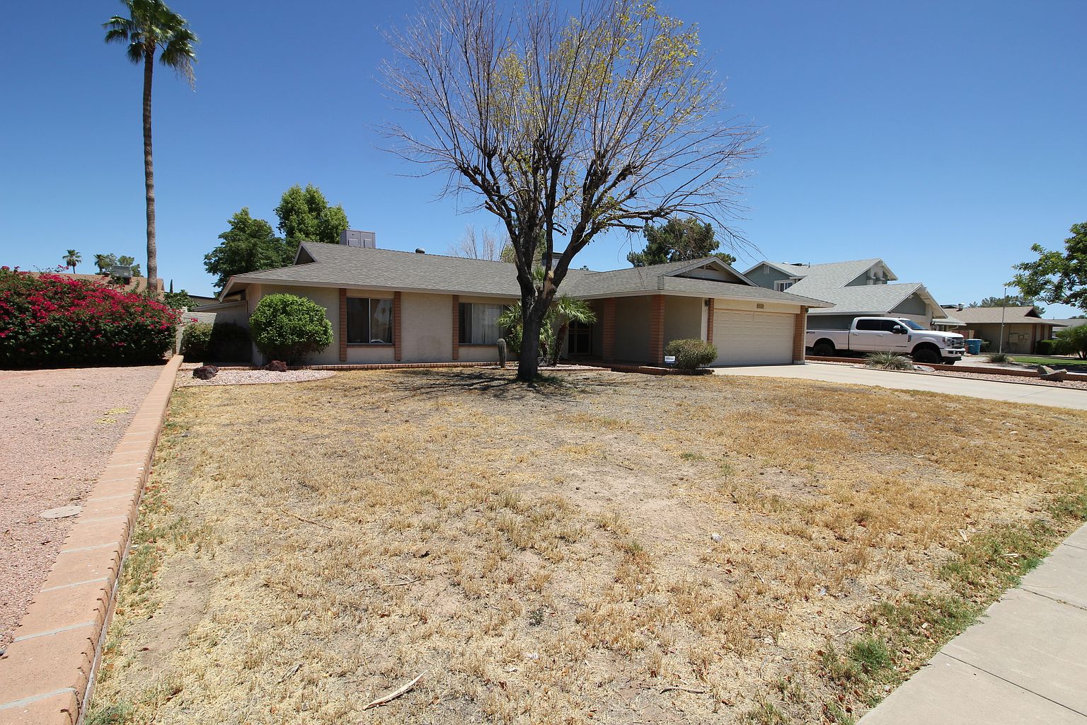 3152 W Marconi Ave photo 2