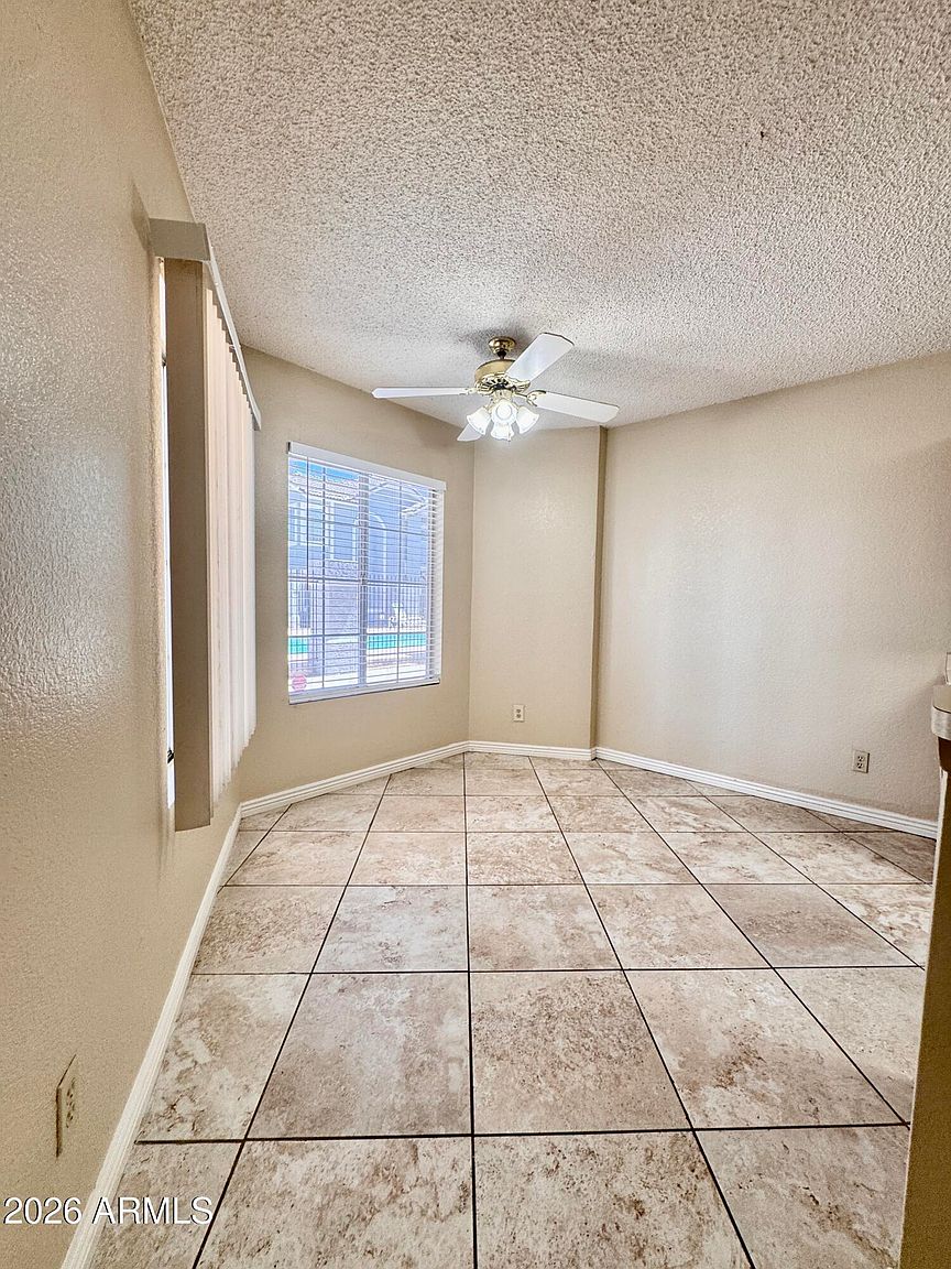 2910 W Marconi Ave photo 4