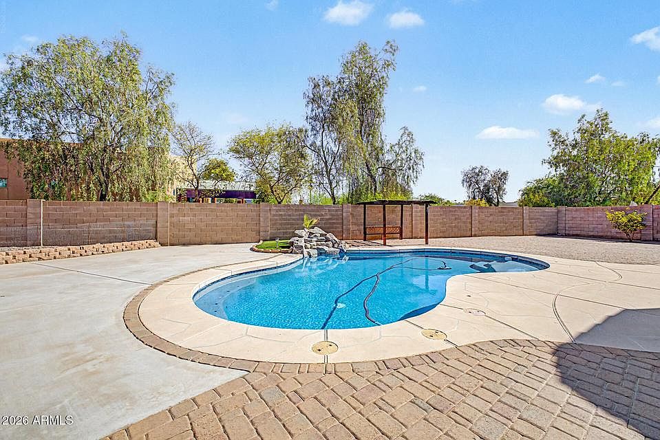 558 W Bluefield Ave Phoenix, AZ 85023 photo 3