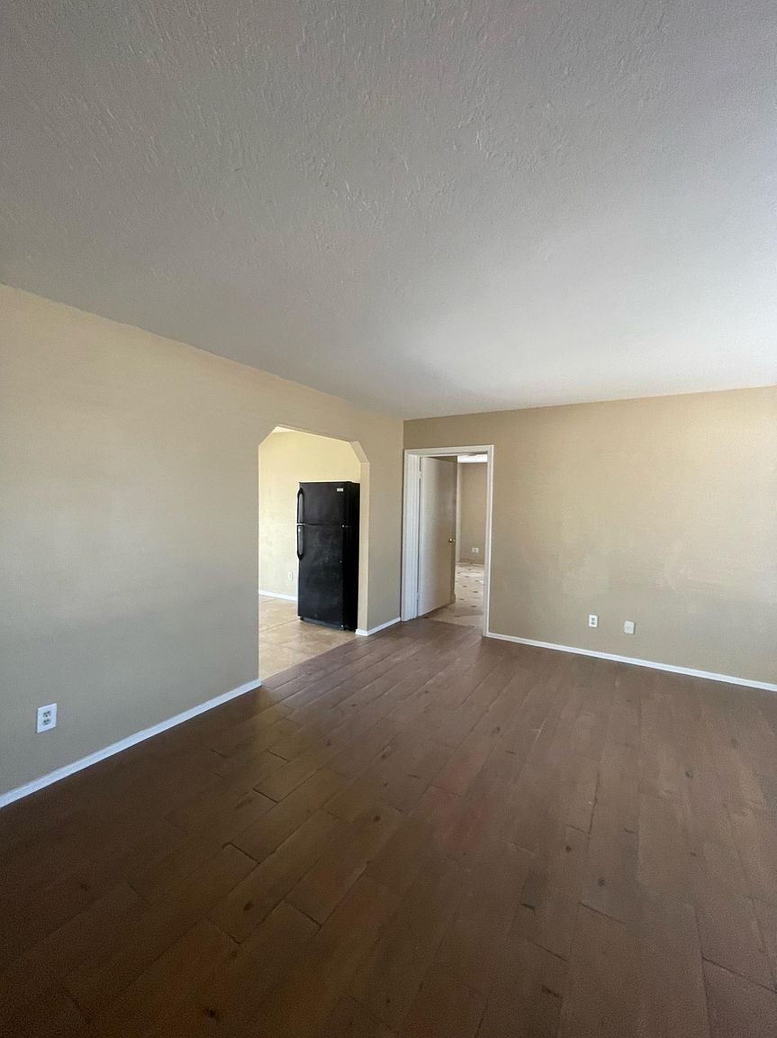 1727 W Michigan Ave photo 5