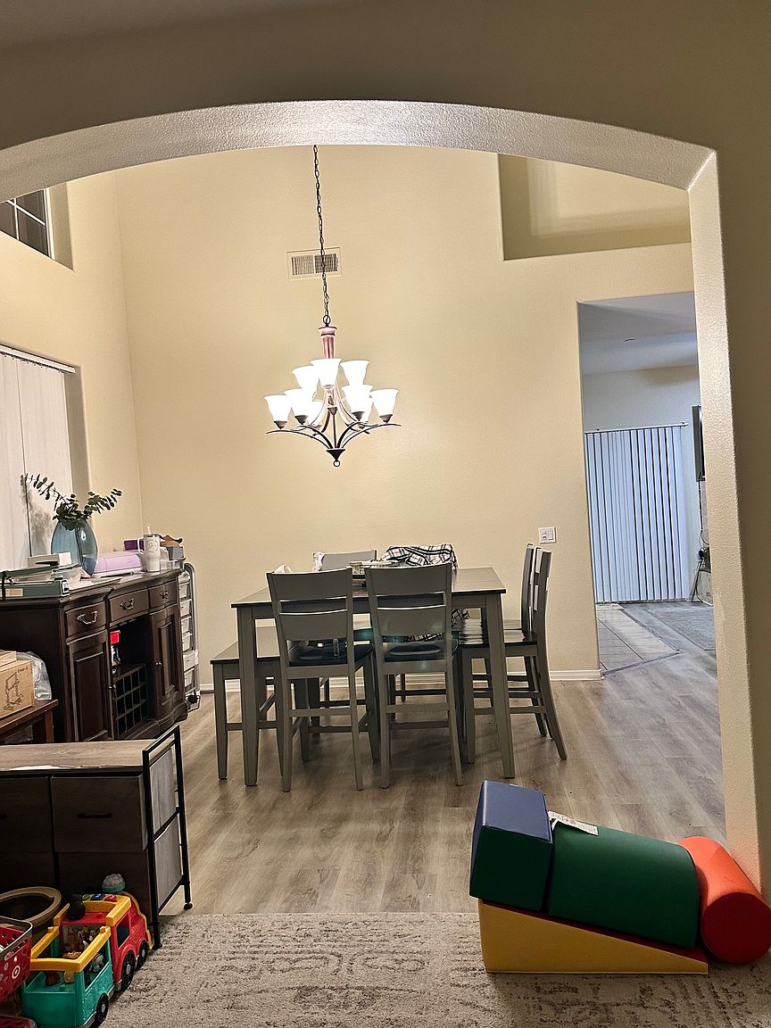 578 Dimaio Way photo 5