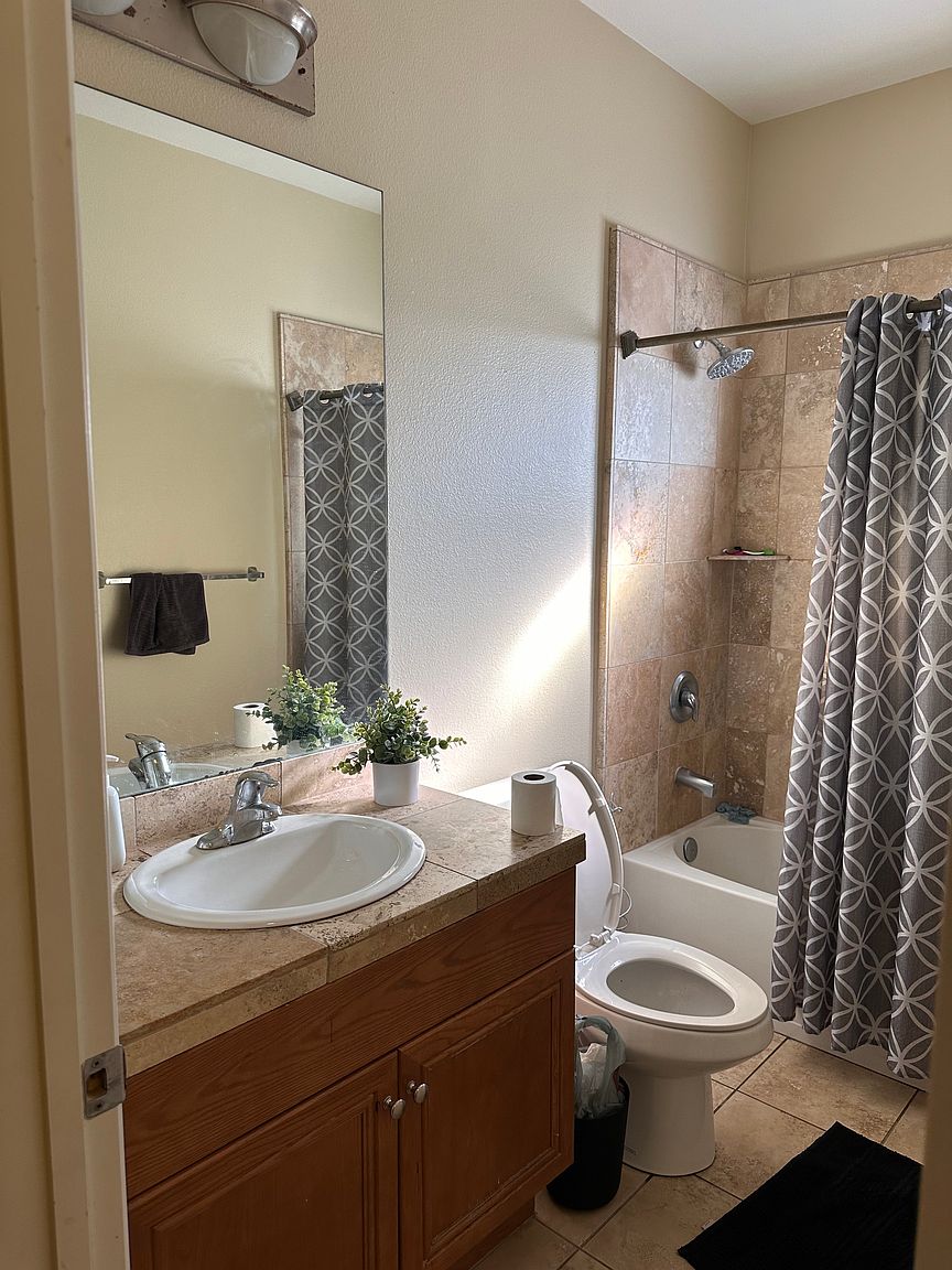 578 Dimaio Way photo 4