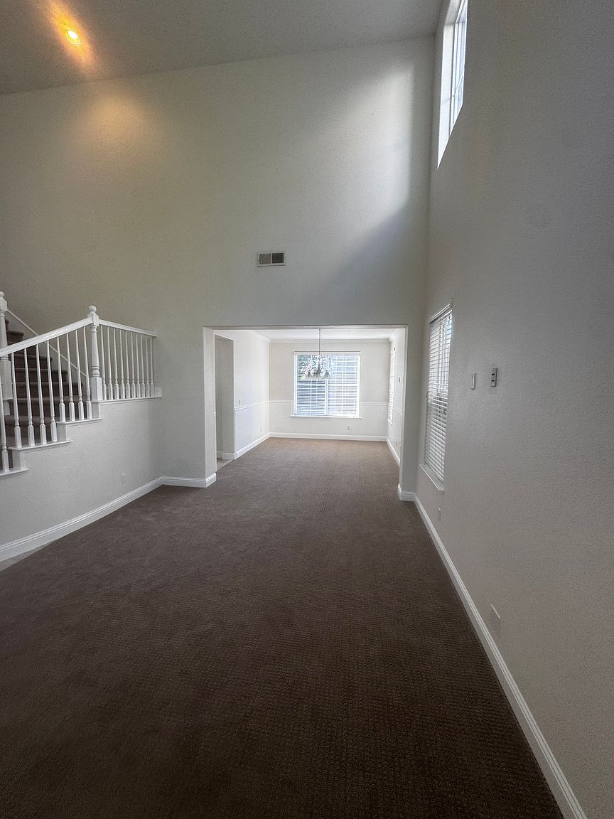 511 W Las Brisas Dr photo 4