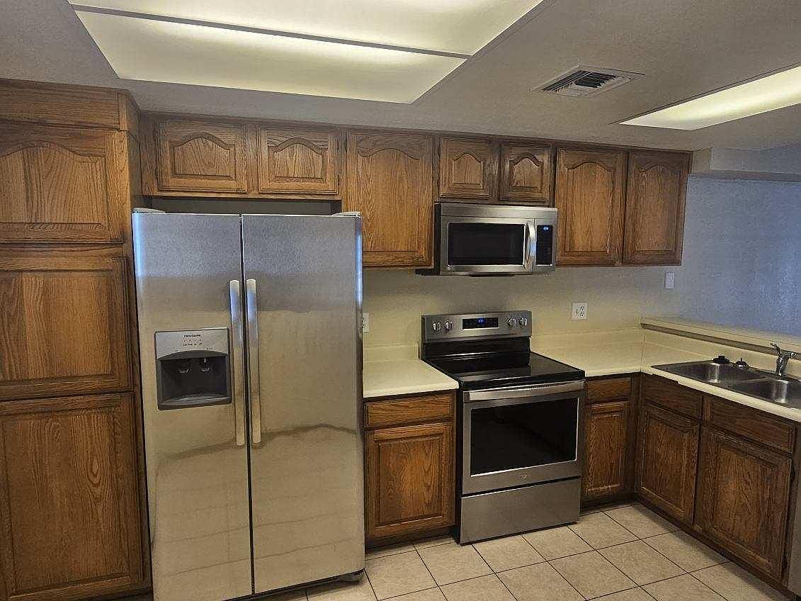 2201 W Union Hills Dr Phoenix, AZ 85027 photo 4