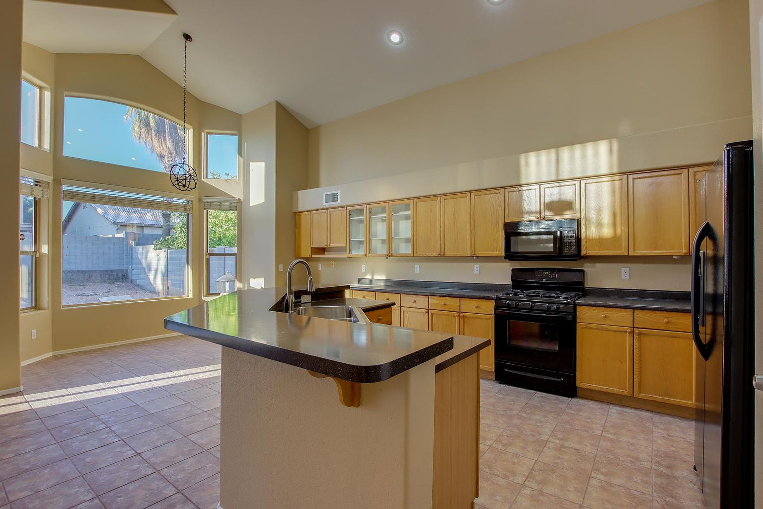 516 W Anderson Ave photo 3