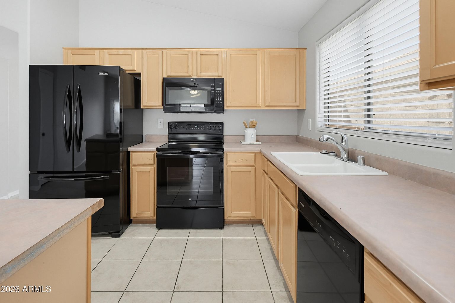 543 W Grovers Ave photo 4
