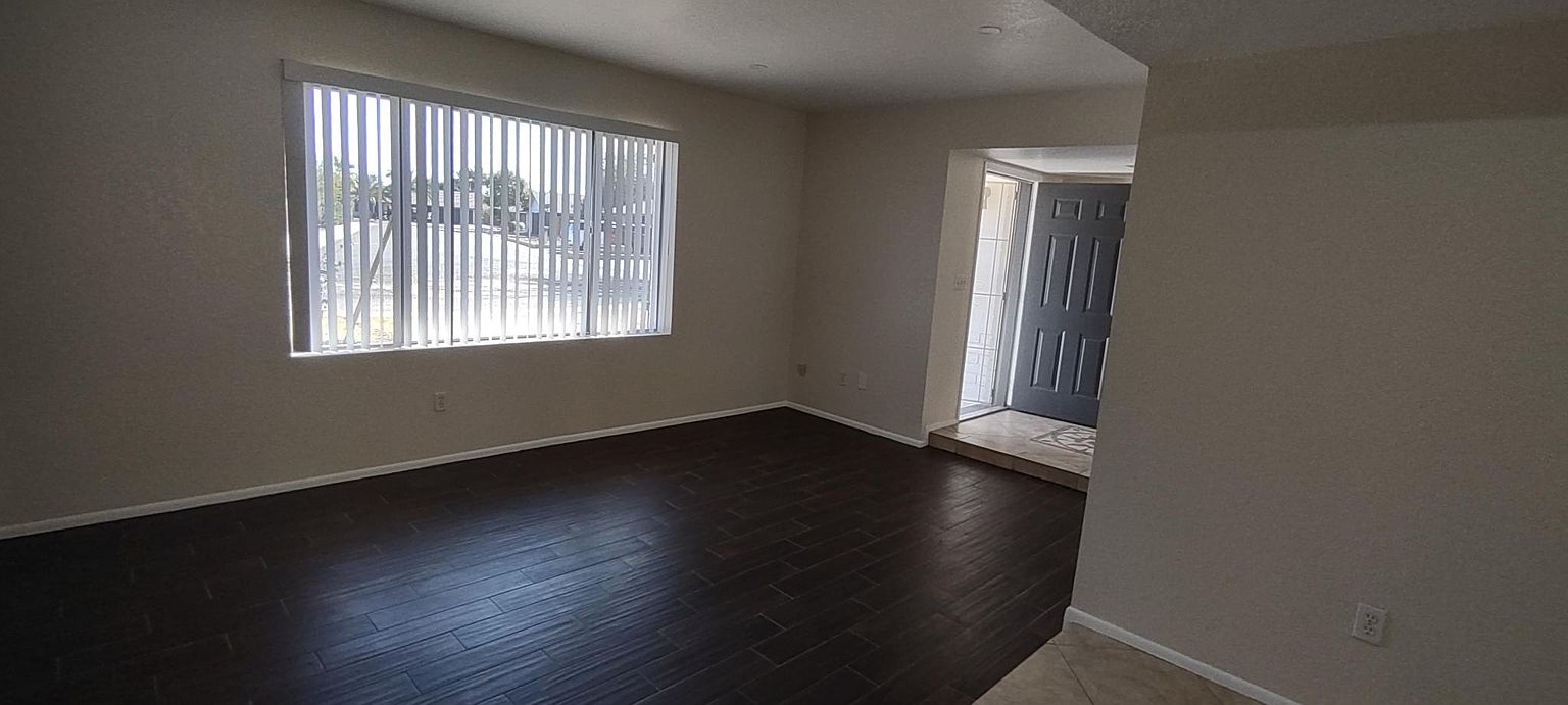 240 E Muriel Dr photo 5