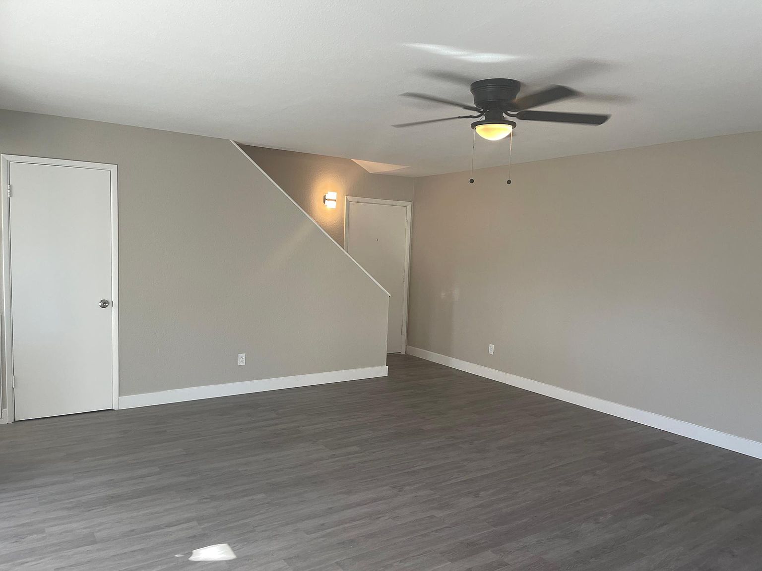 219 E Betty Elyse Ln photo 4