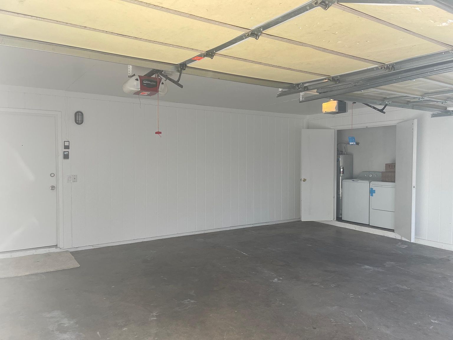 219 E Betty Elyse Ln photo 2