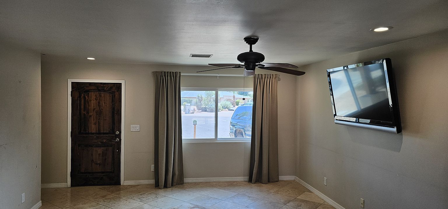 236 W Waltann Ln photo 3