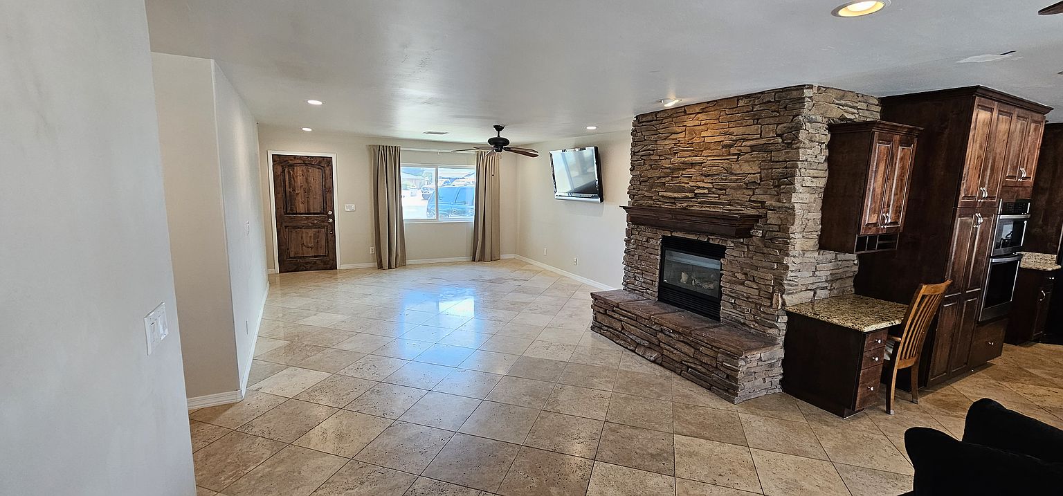 236 W Waltann Ln photo 2