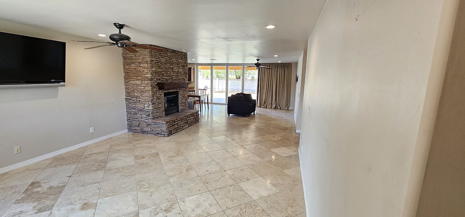 236 W Waltann Ln photo 4