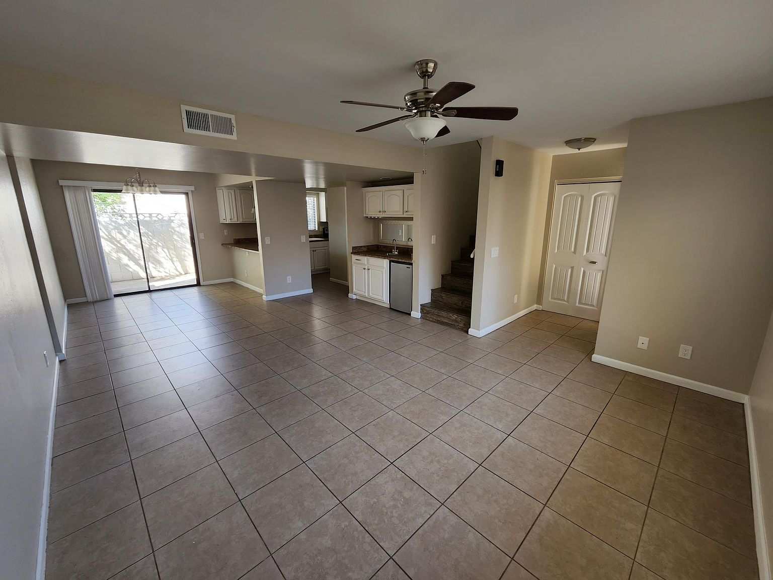2572 W Marconi Ave photo 5