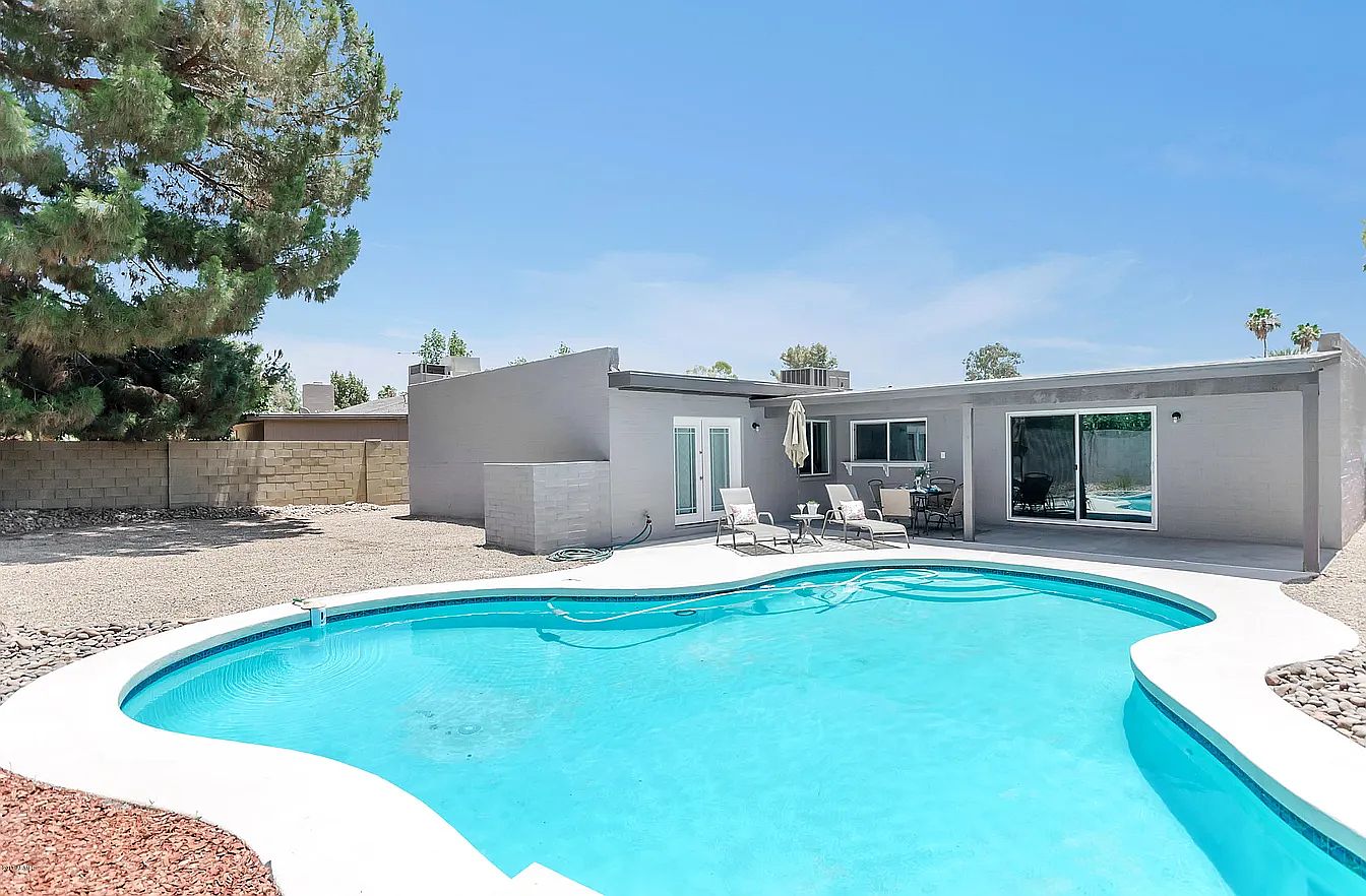 2436 W Gelding Dr photo 3