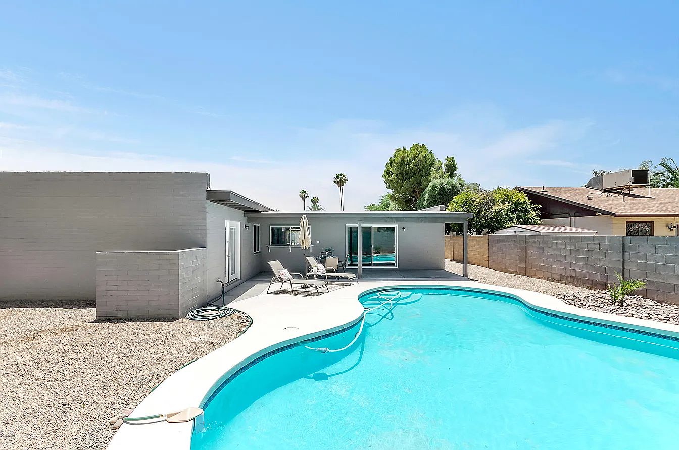 2436 W Gelding Dr photo 5