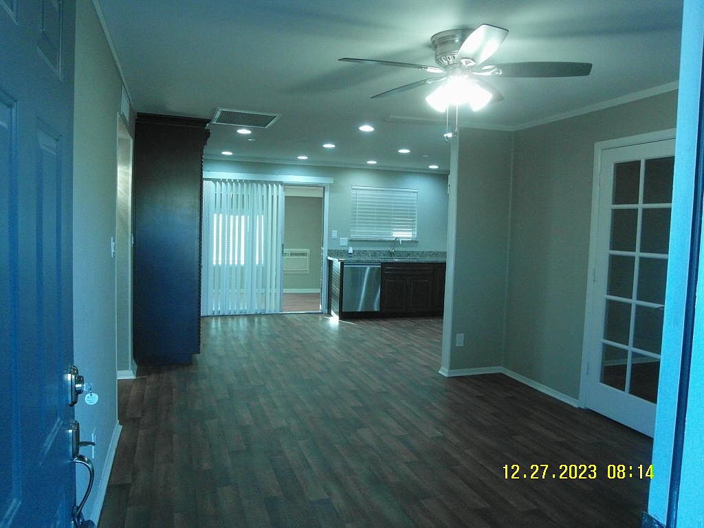 905 W Saint John Rd photo 2