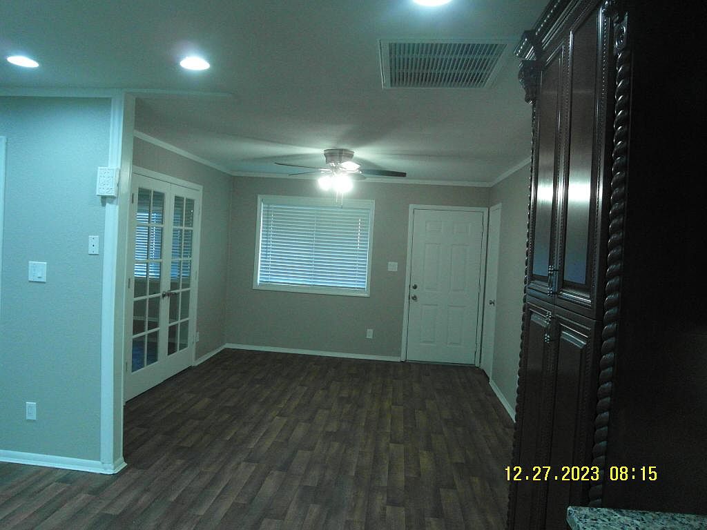 905 W Saint John Rd photo 4